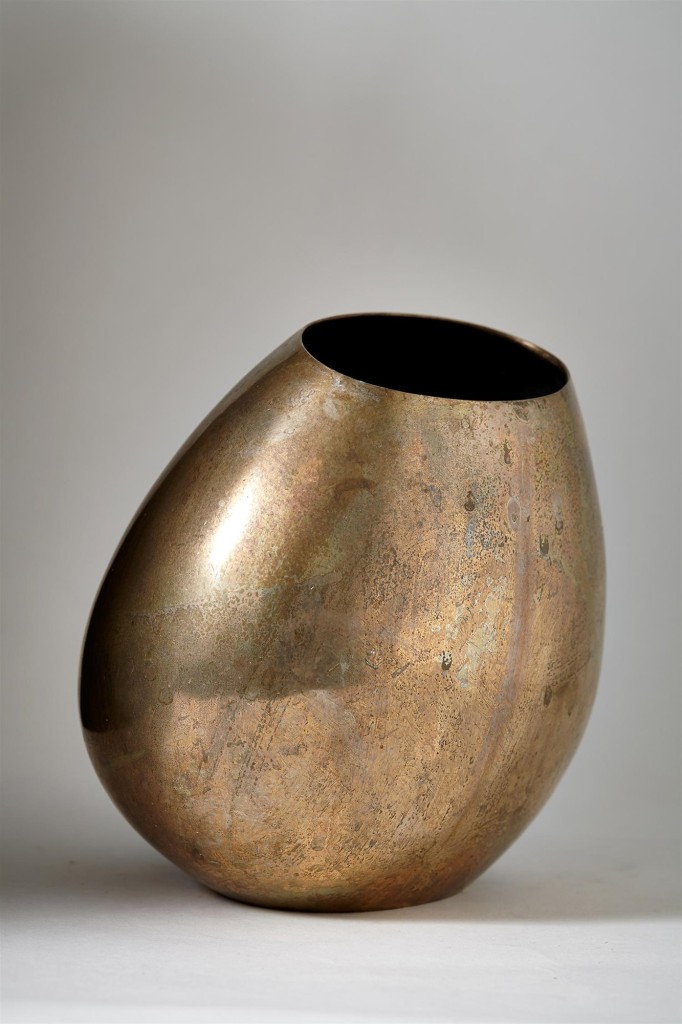 Vase/sculpture, designed by Bente Hansen, Denmark. 2000. — Modernity
