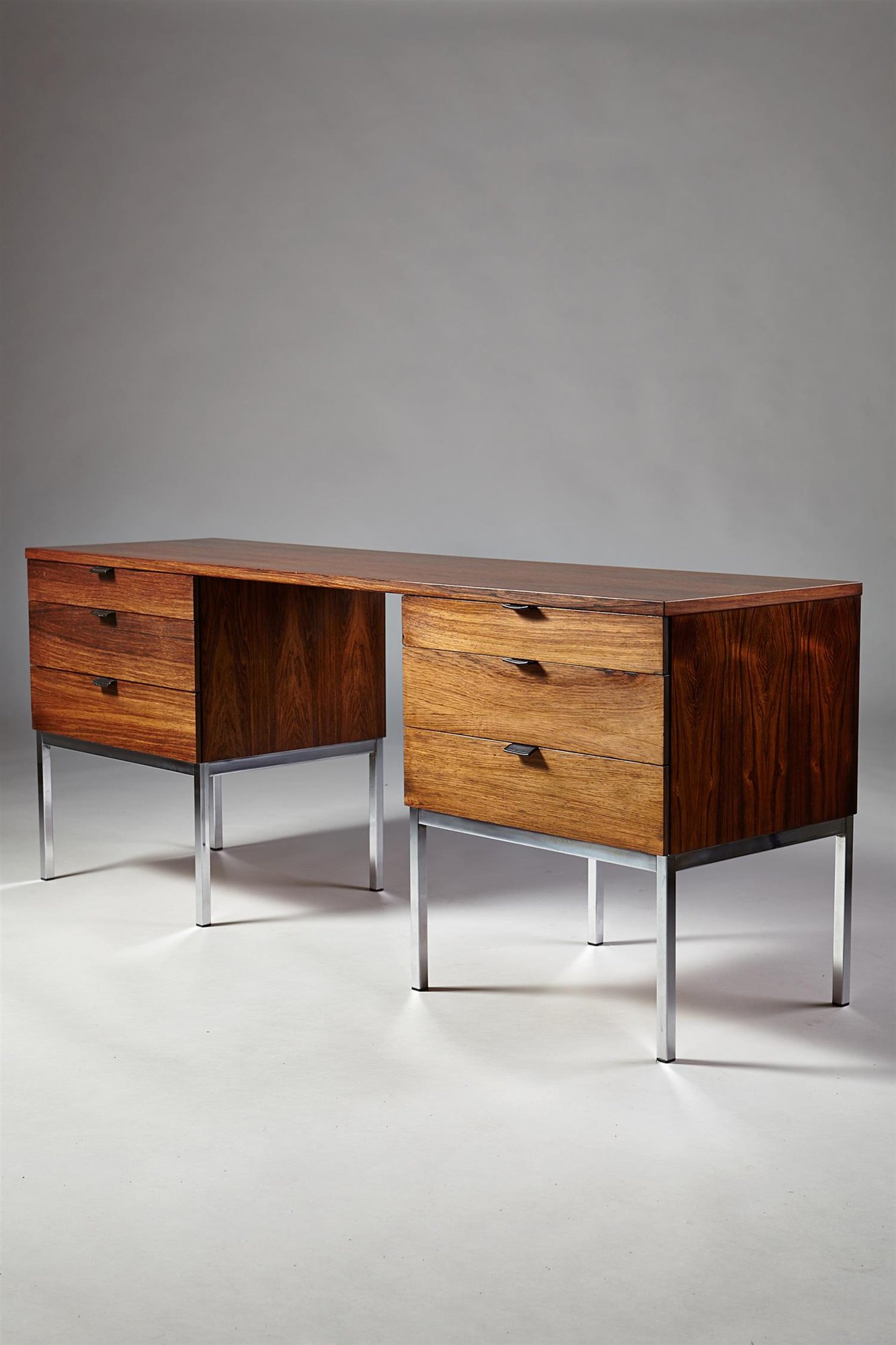Desk designed by Florence Knoll for Knoll International, USA. 1960's. — Modernity