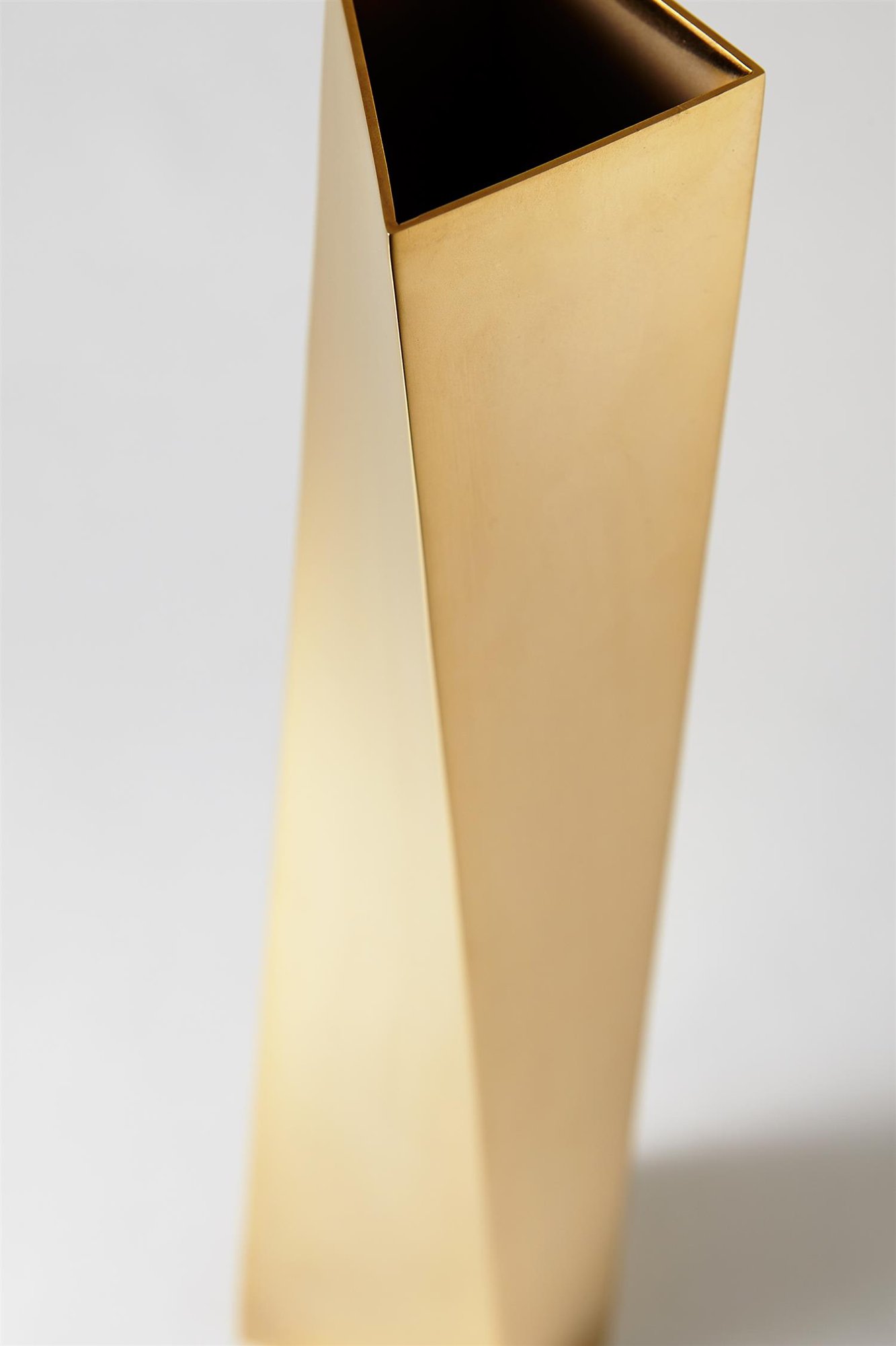 Vase, Crevasse, designed by Zaha Hadid for Alessi, Italy. 2005 — Modernity