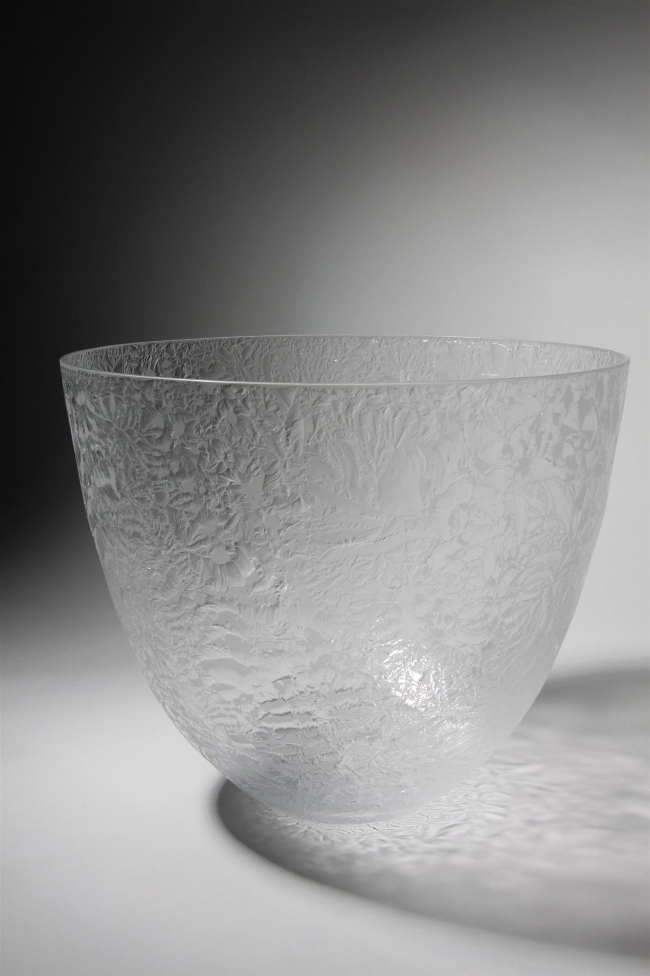 Bowl, designed by Ingegerd Råman for Orrefors, Sweden. 2010. — Modernity