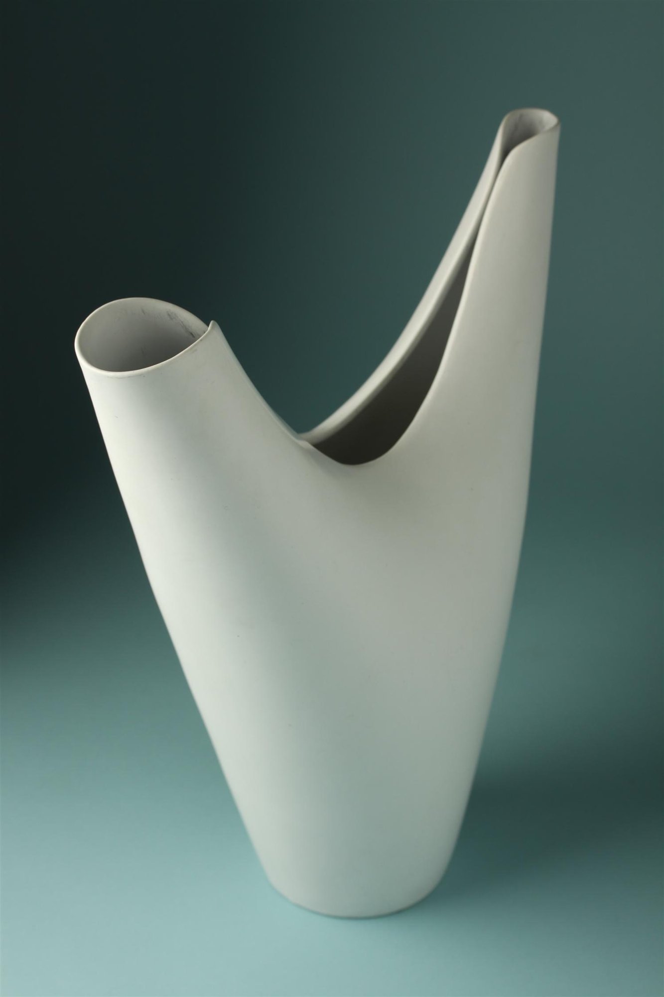 Vase, Veckla. Designed by Stig Lindberg for Gustavsberg — Modernity