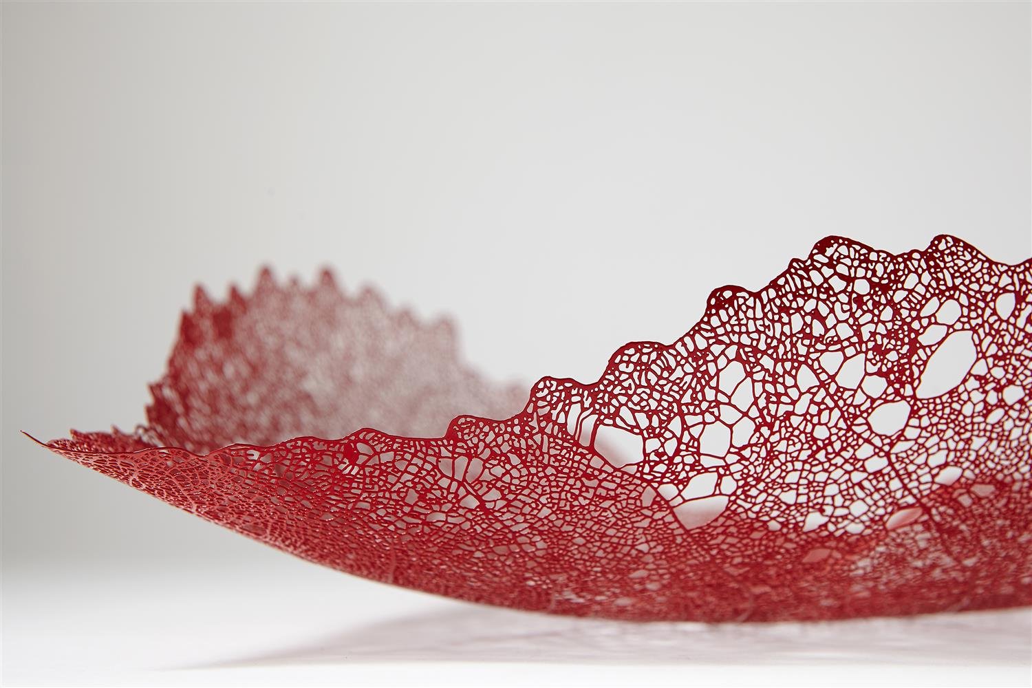 Dish "Lehti", designed by Maria Jauhiainen, Finland. 2003. — Modernity
