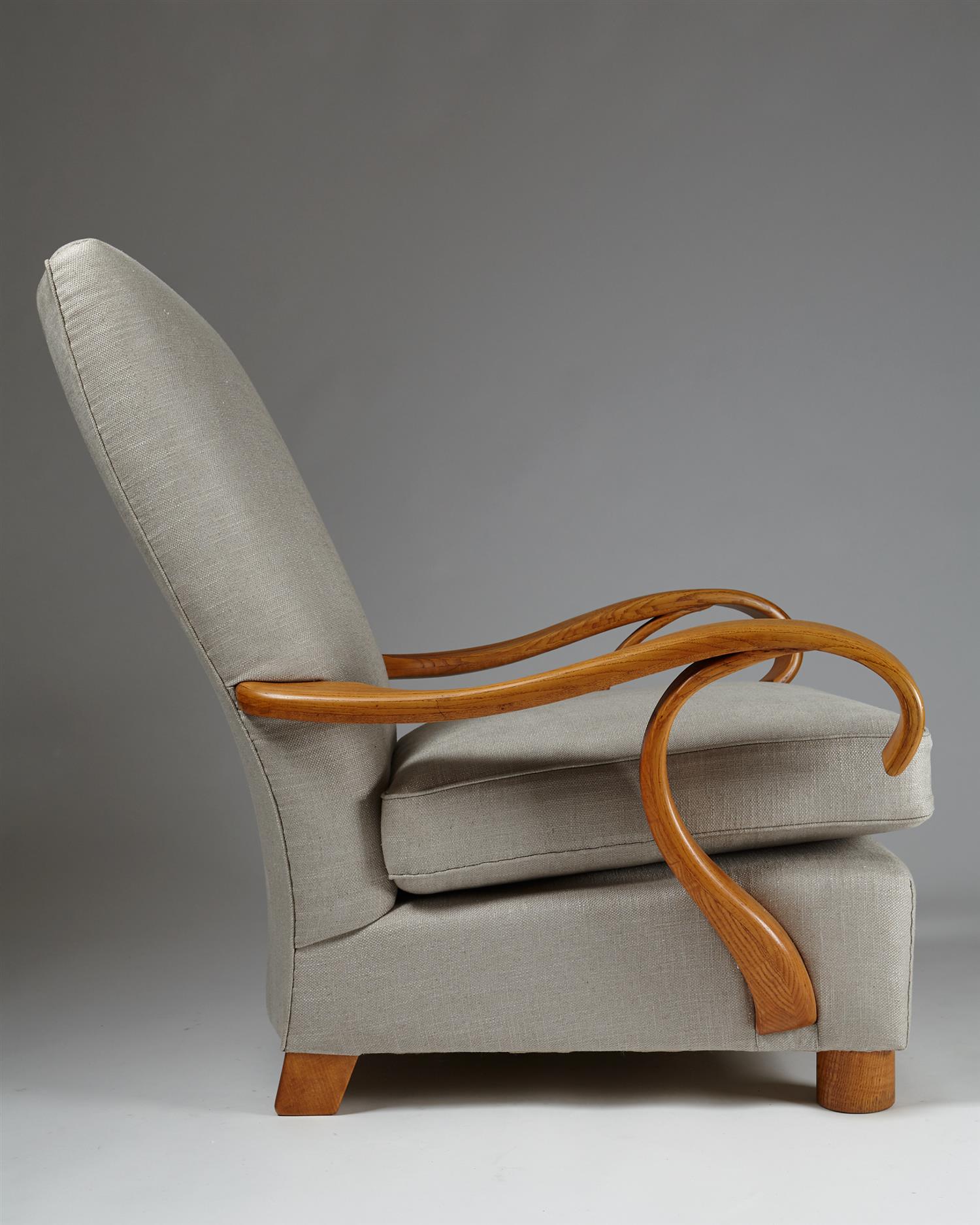 Large armchair, anonymous. — Modernity
