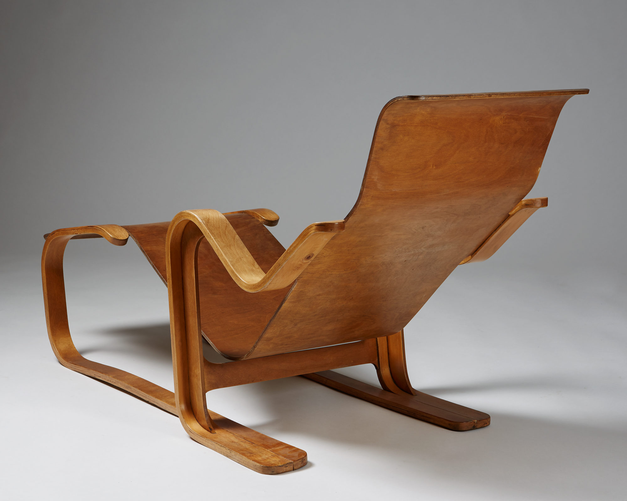 Long chair designed by Marcel Breuer for Isokon, — Modernity