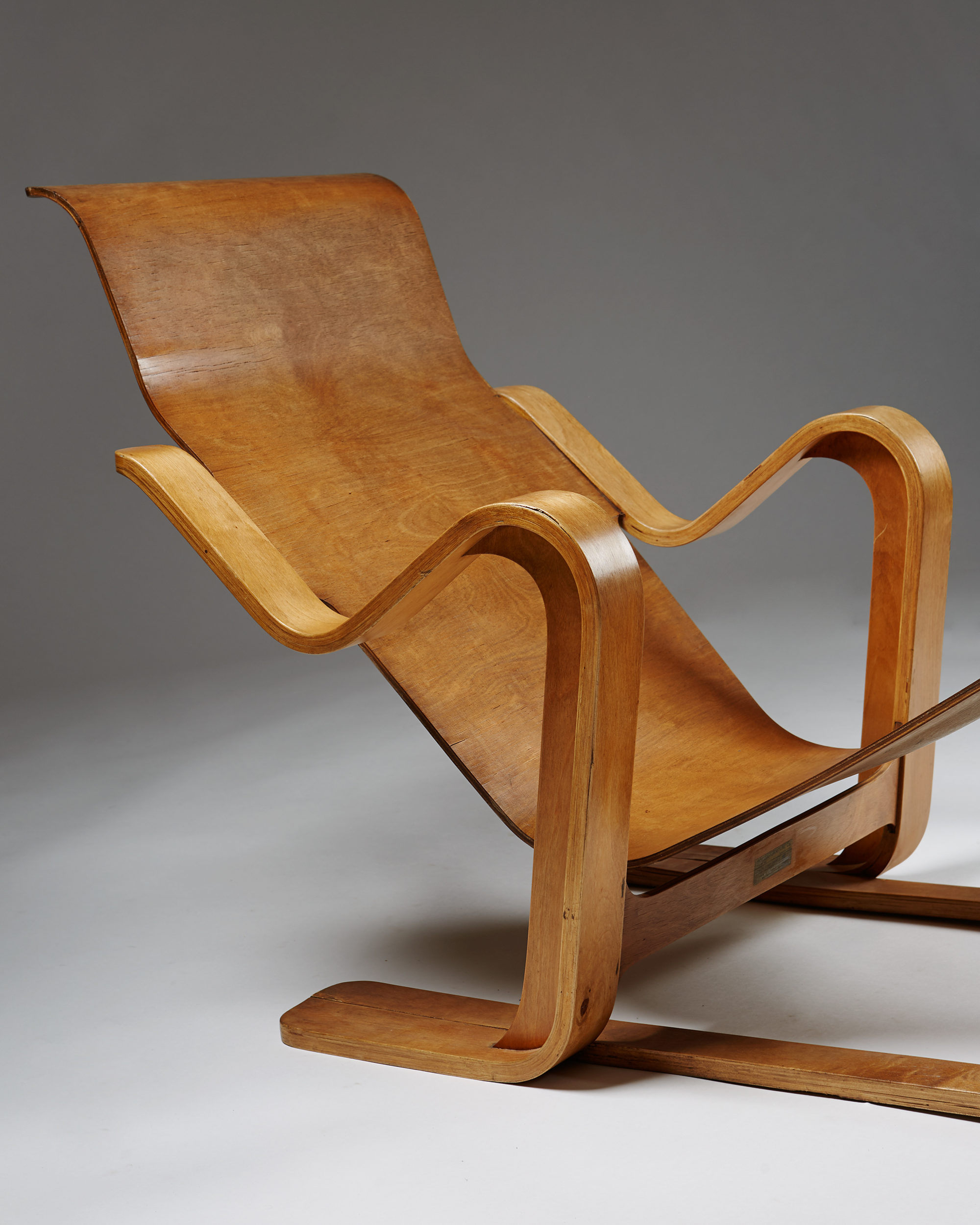 Long chair designed by Marcel Breuer for Isokon, — Modernity