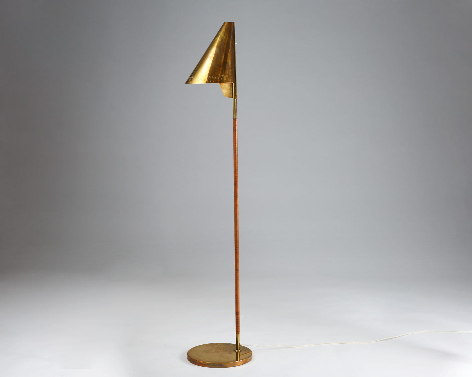 Abe hvid server Floor lamp designed by Paavo Tynell for Taito Oy, — Modernity