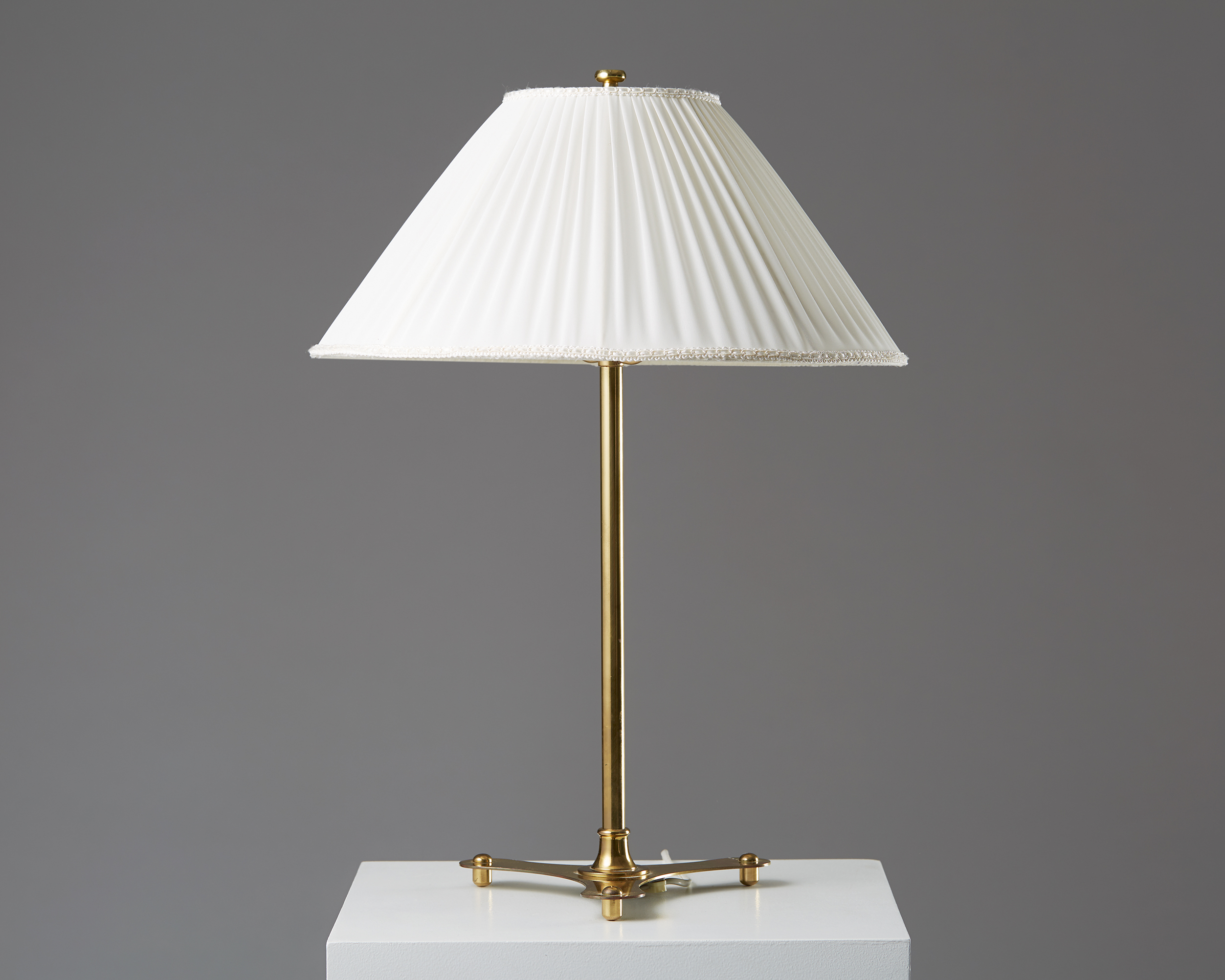 Table lamp model 2467 designed by Josef Frank for Svenskt
