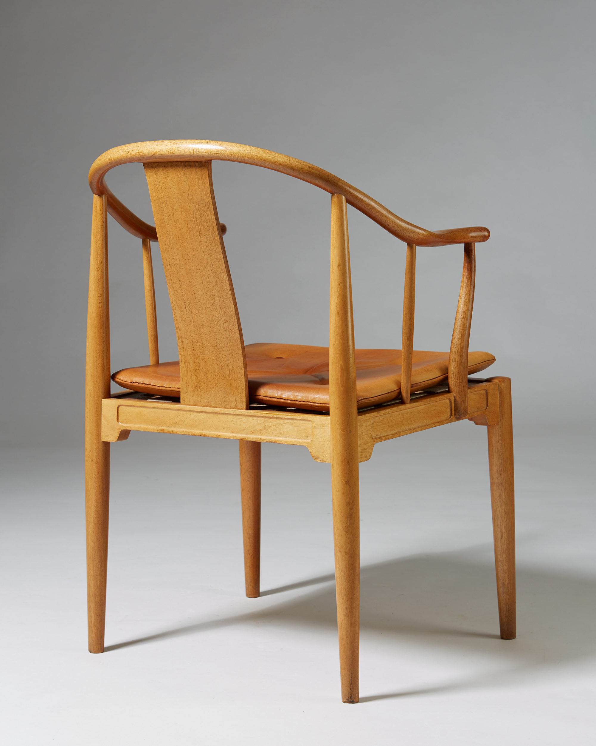 China chair designed by Hans J. Wegner for Fritz Hansen, — Modernity