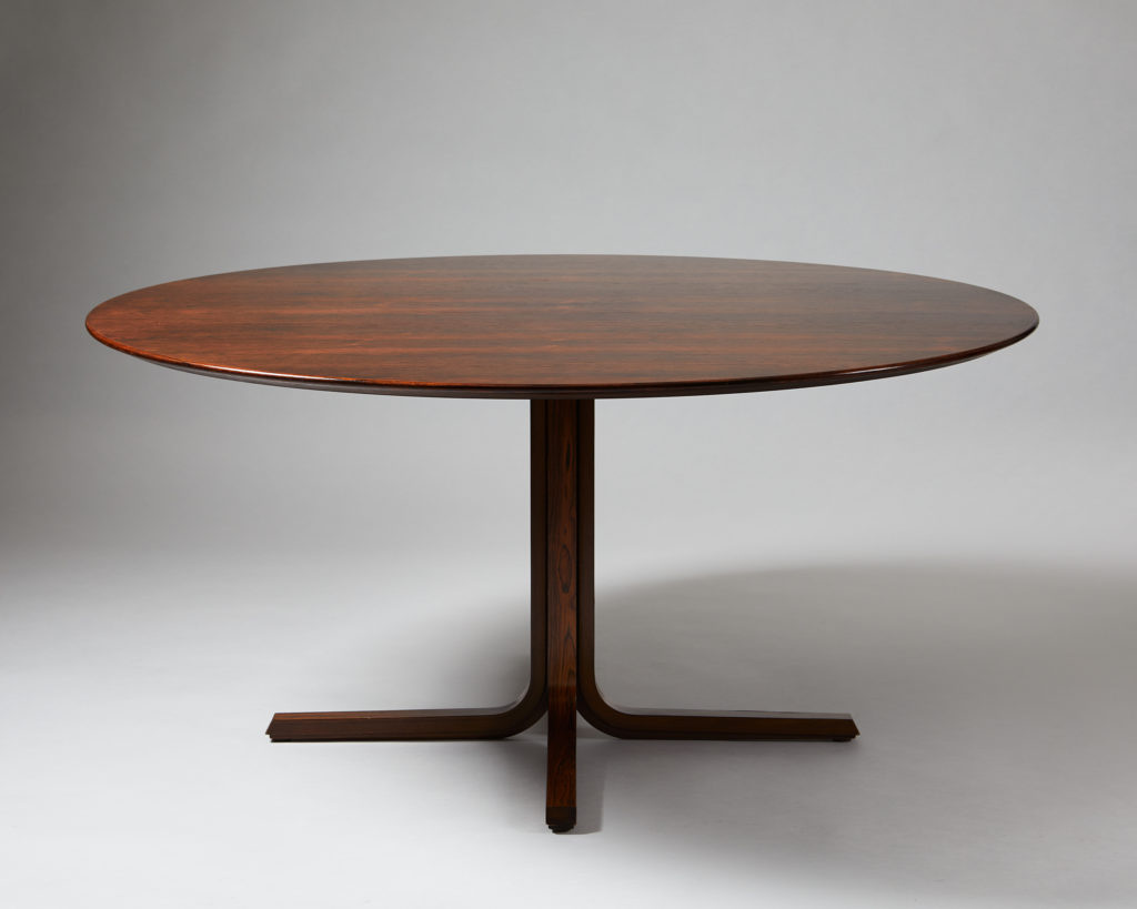 Oxford dining set designed by Arne Jacobsen — Modernity