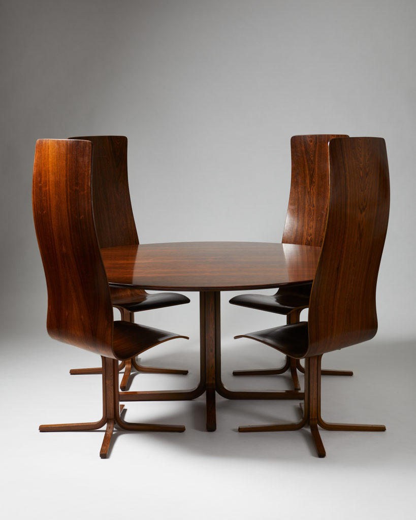 Dining set Oxford designed by Arne Jacobsen. Modernity