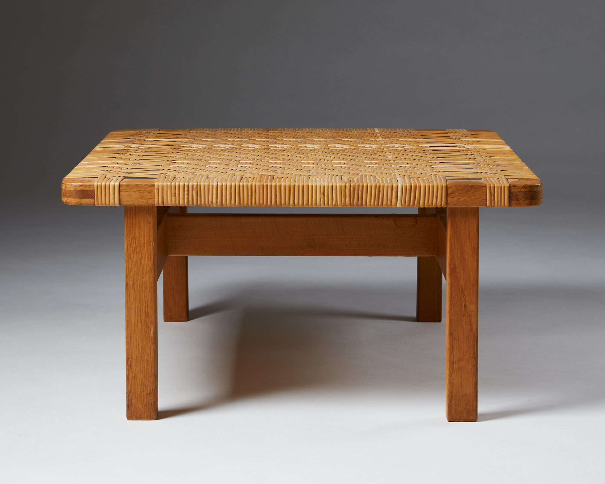 Occasional table/ Bench model 5273, designed by Börge Mogensen for