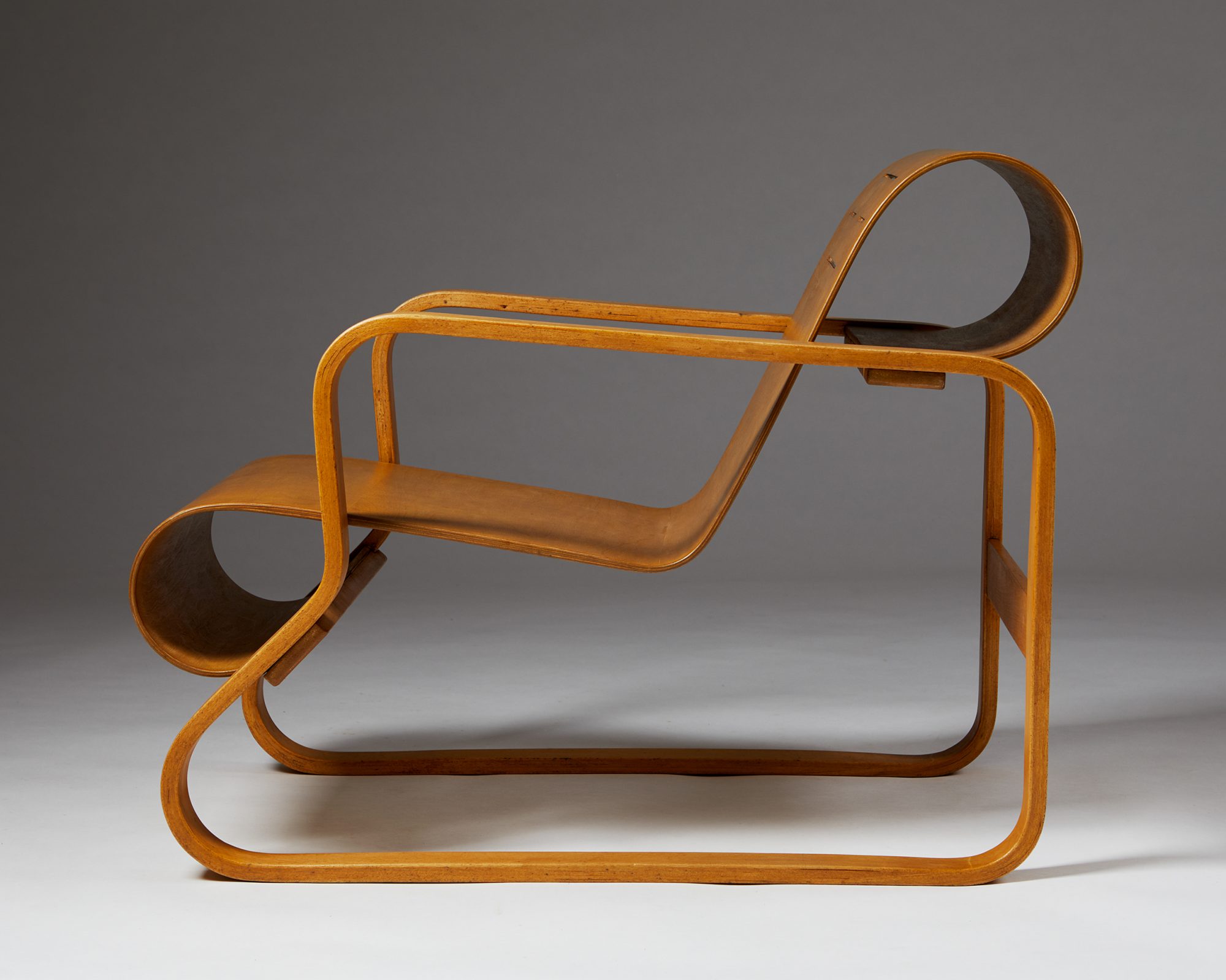 Armchair model 41 'Paimio' designed by Alvar Aalto — Modernity