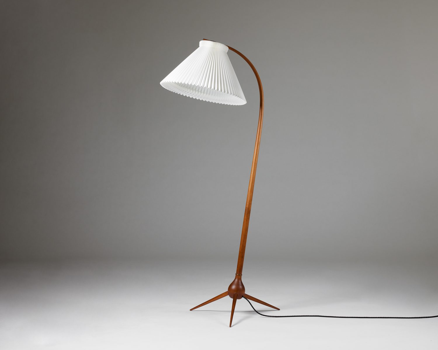 Floor lamp ‘Bridge’ designed by Severin Hansen Jr. for Haslev Möbler ...